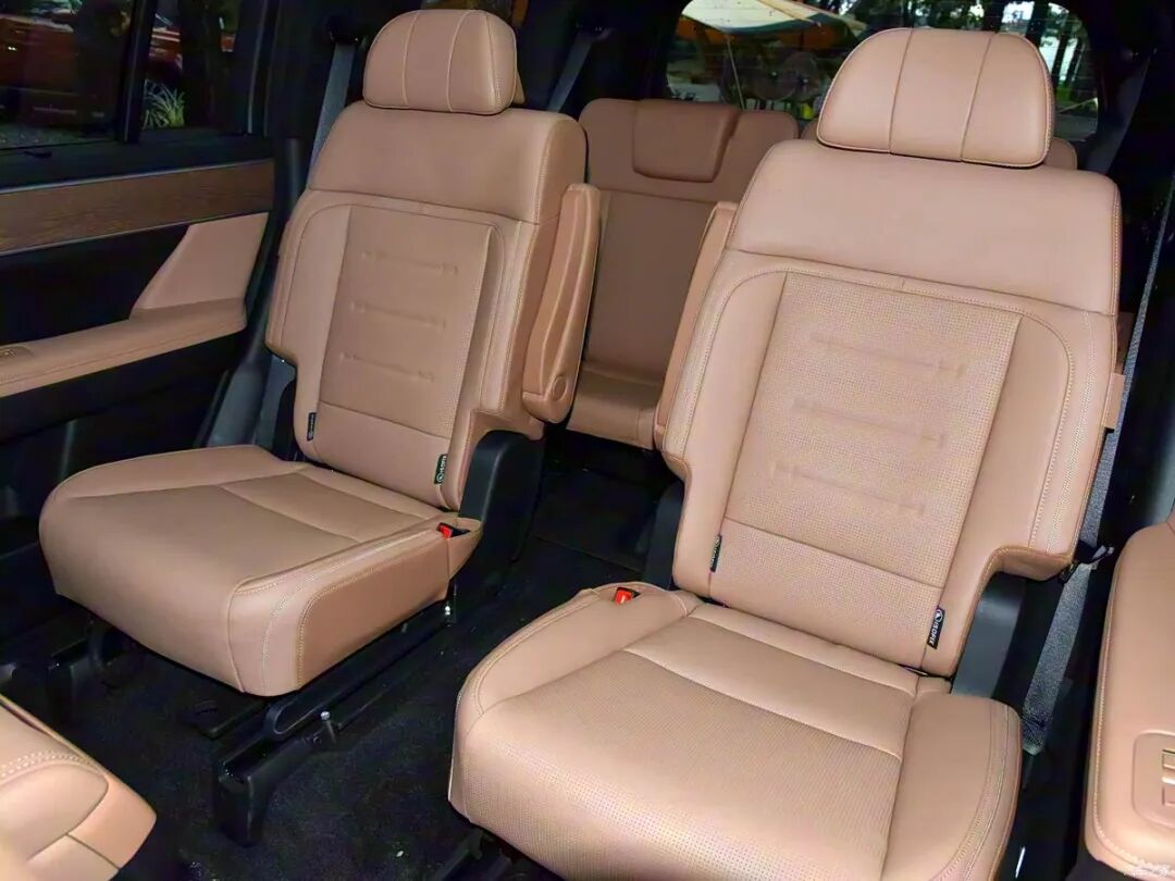 2.0T+8AT，前后独立悬架，Nappa真皮，5/6/7座可选，20万买SUV你会选它吗？