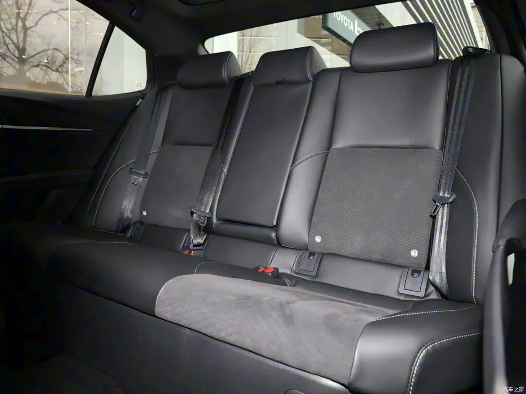 专属磨砂灰车漆色，2.0L、E-CVT，百公里才4个多油！