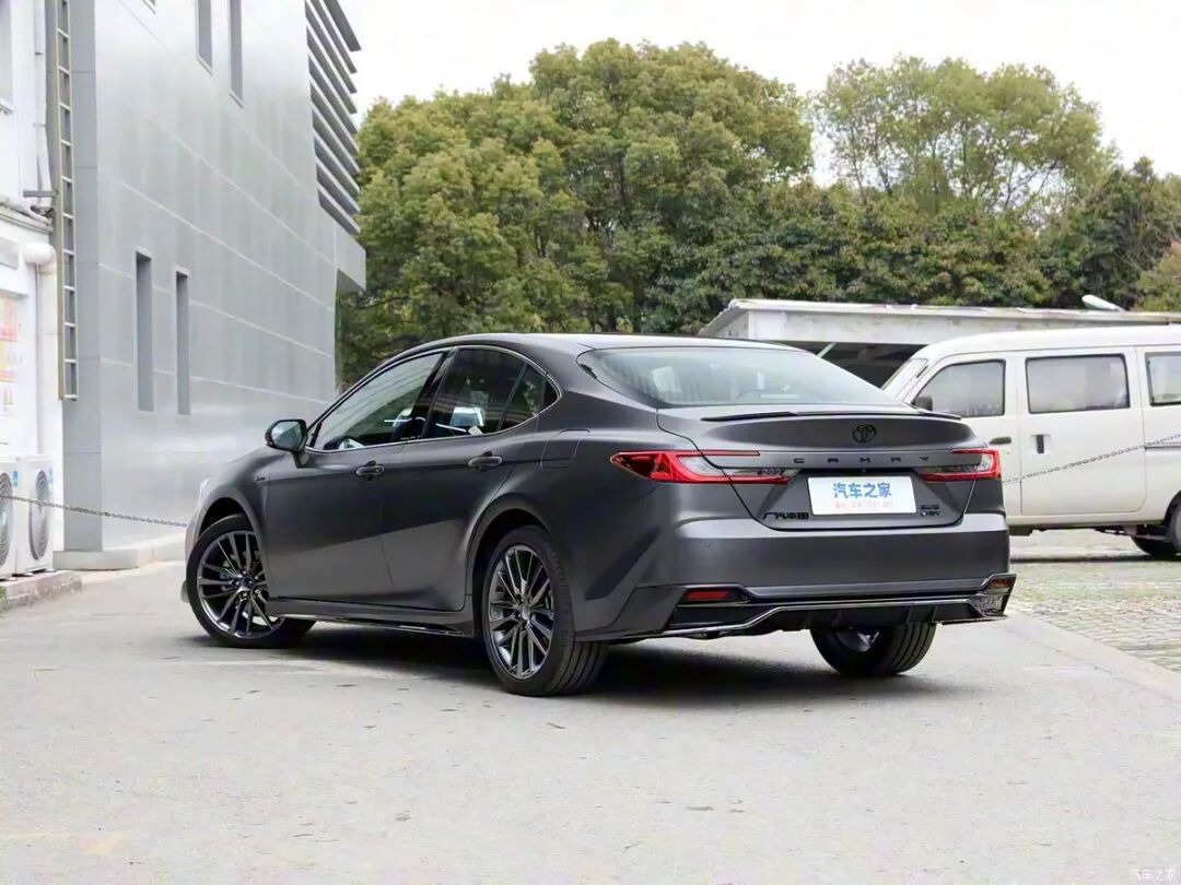 专属磨砂灰车漆色，2.0L、E-CVT，百公里才4个多油！