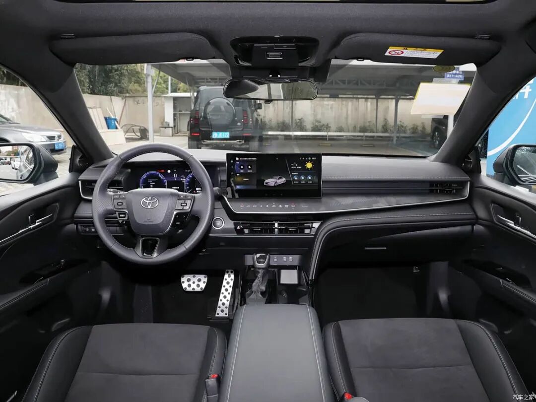 专属磨砂灰车漆色，2.0L、E-CVT，百公里才4个多油！