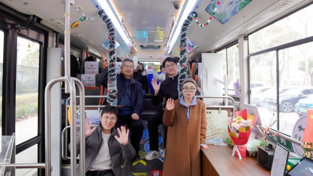 崇川专属浪漫！“春晓号”咖啡巴士温暖启程