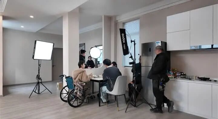 短剧“首秀”爆了！上线12小时热度破1700万