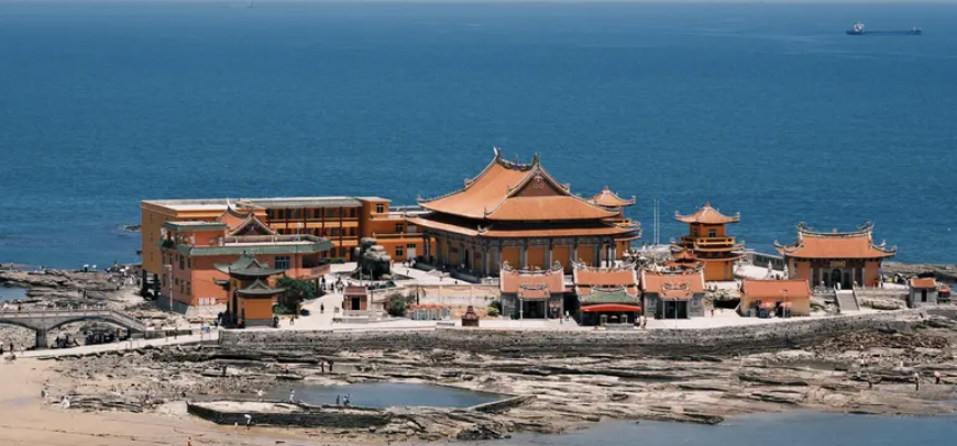 一生必去一次的闽南——簪花、古寺、骑楼、海岛，一次全打卡！