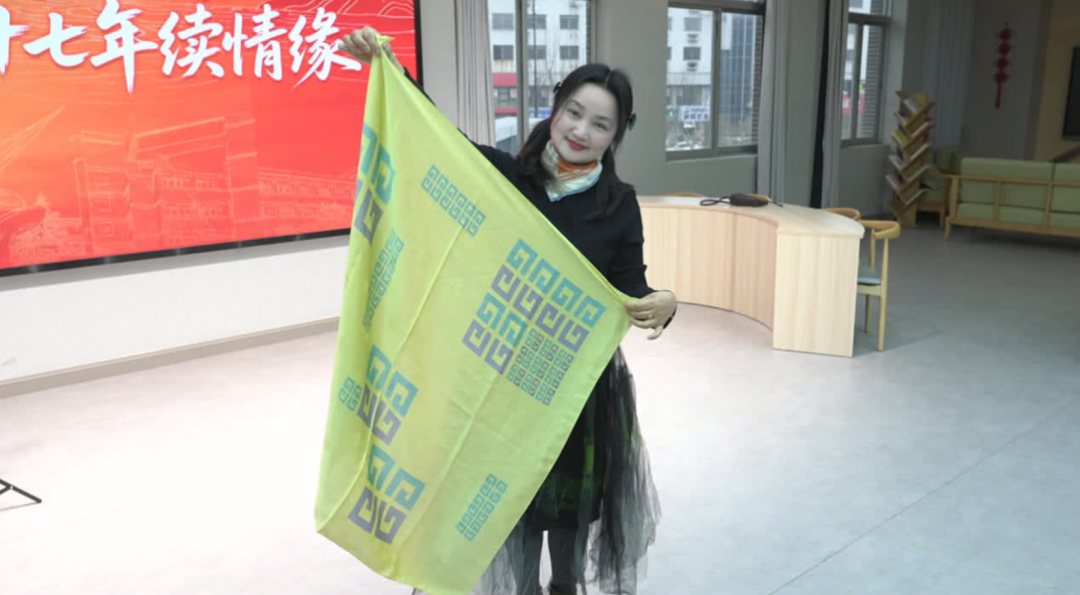 又送了一幅画！“南通女孩”与英国夫妇跨越37年再续“丹青缘”