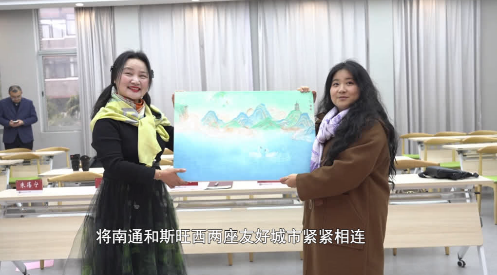 又送了一幅画！“南通女孩”与英国夫妇跨越37年再续“丹青缘”